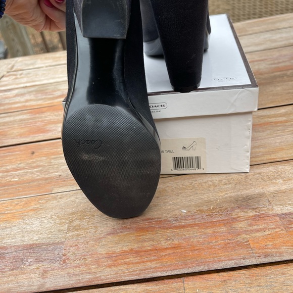 Comfortable Coach peep toe platform! Perfect for spring 🌸 - Picture 5 of 6